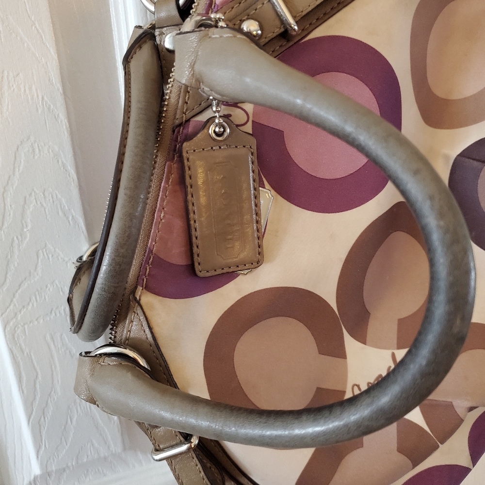 Handbag - Picture 10 of 10